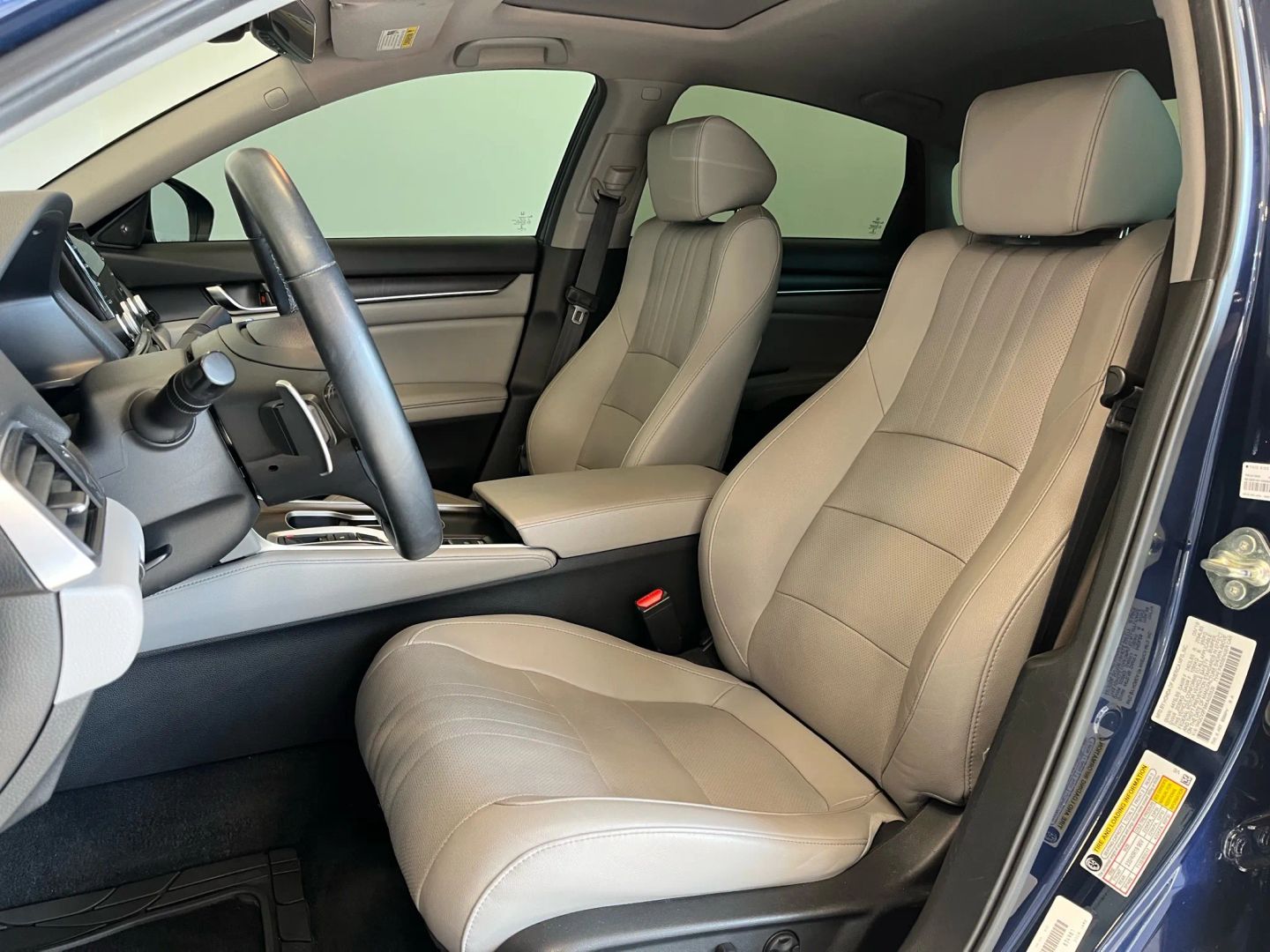 2019 Honda Accord Touring photo 9