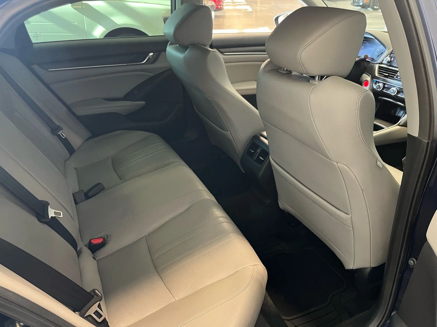 2019 Honda Accord Touring photo 12