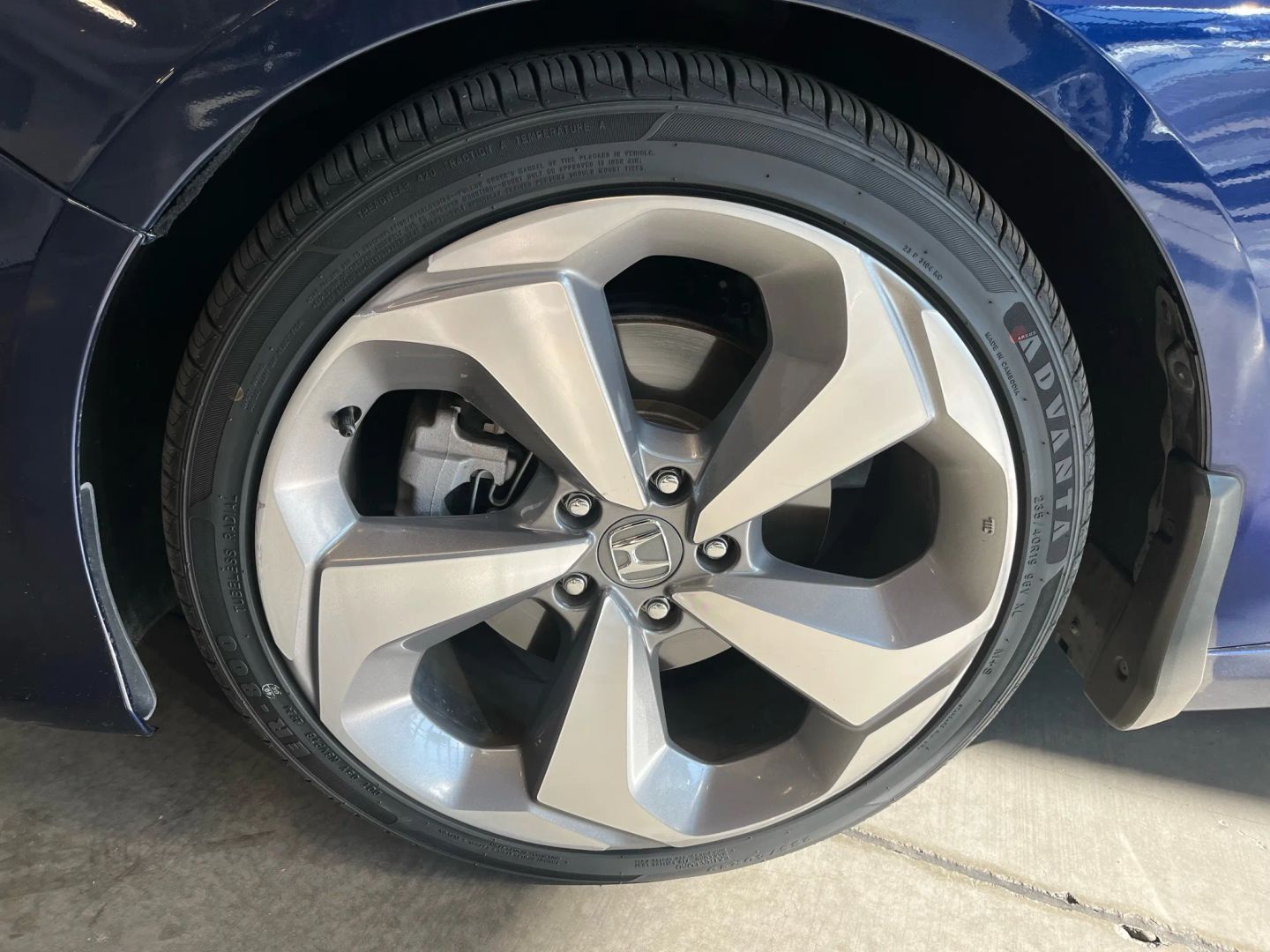2019 Honda Accord Touring photo 26
