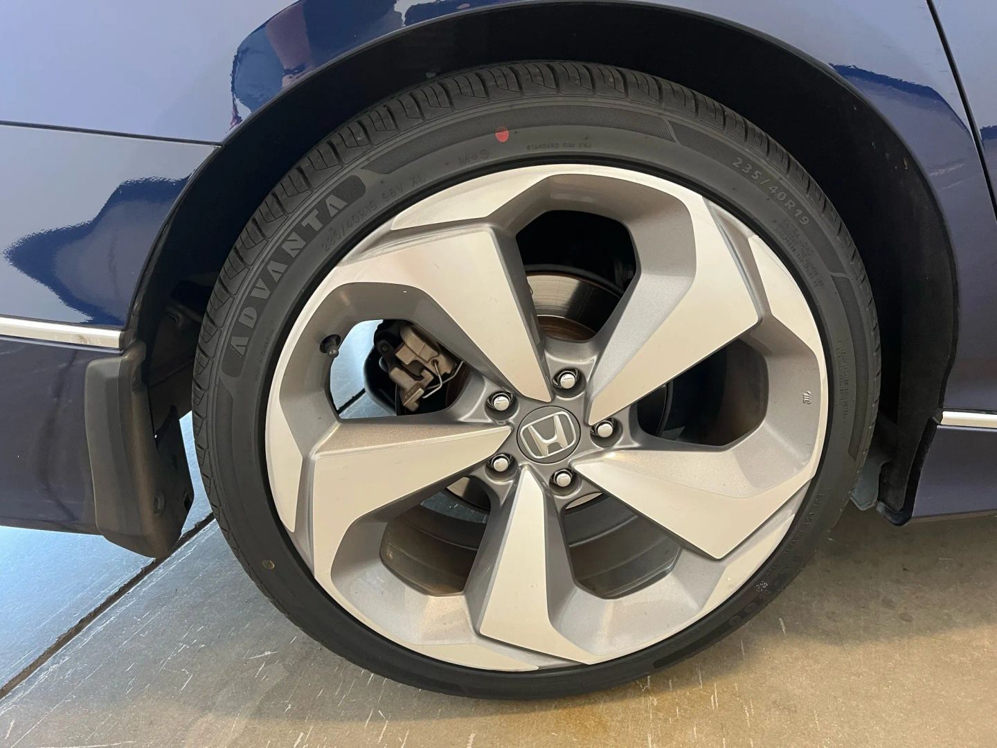 2019 Honda Accord Touring photo 28