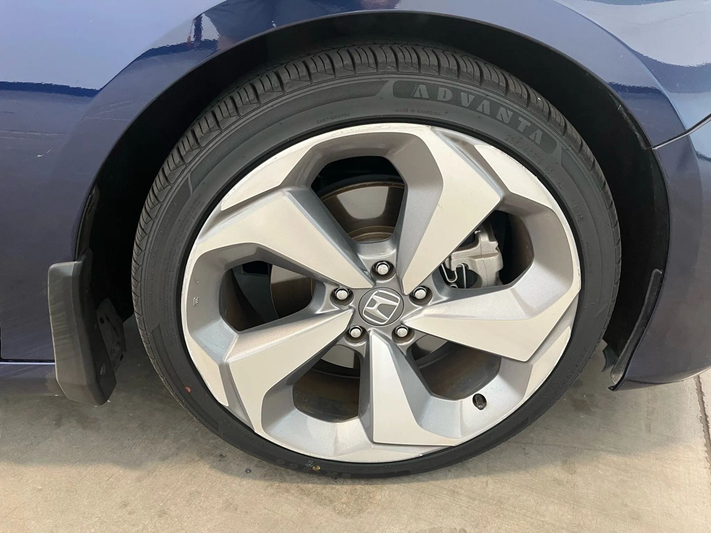2019 Honda Accord Touring photo 29