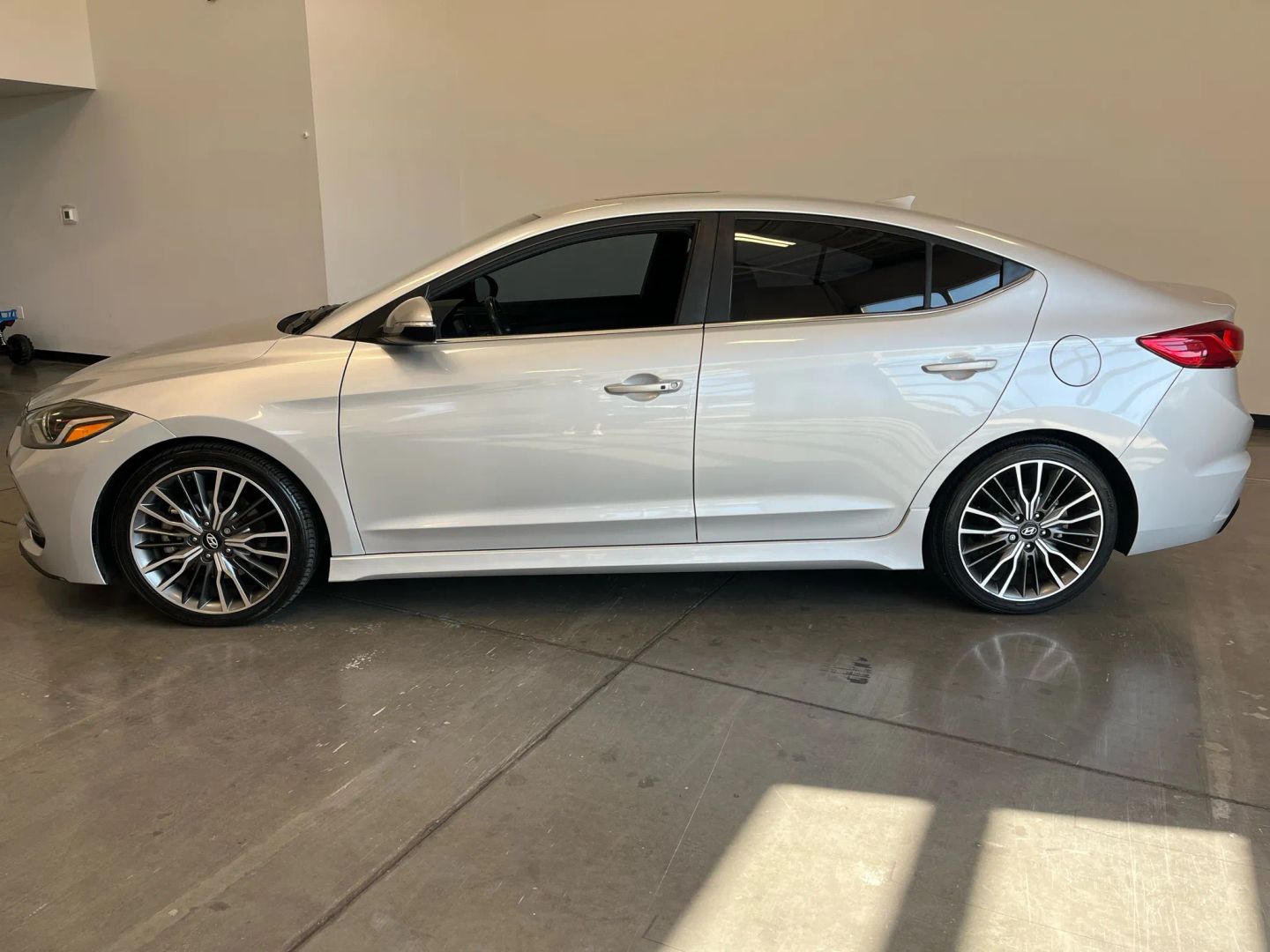 2018 Hyundai Elantra Sport photo 2