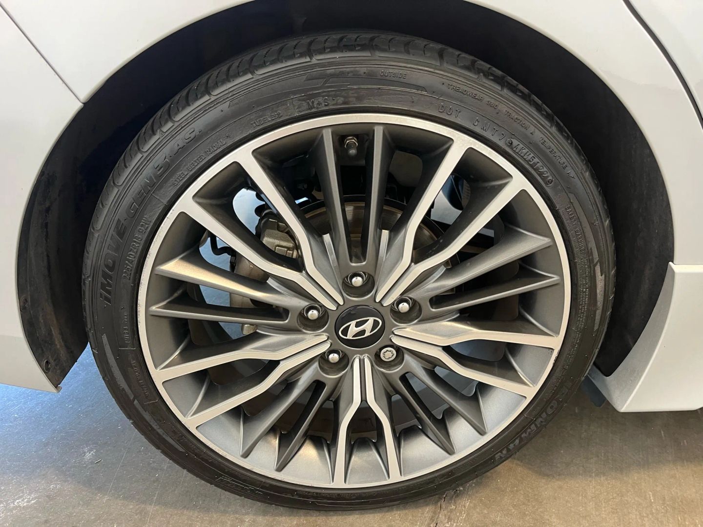 2018 Hyundai Elantra Sport photo 20