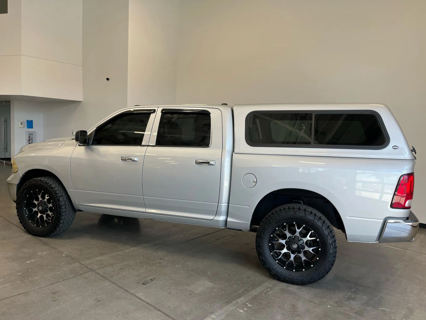 2015 Ram 1500 SLT Plus photo 2