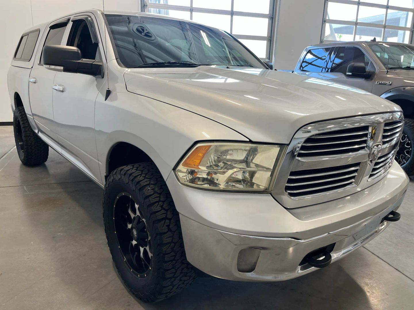 2015 Ram 1500 SLT Plus photo 7