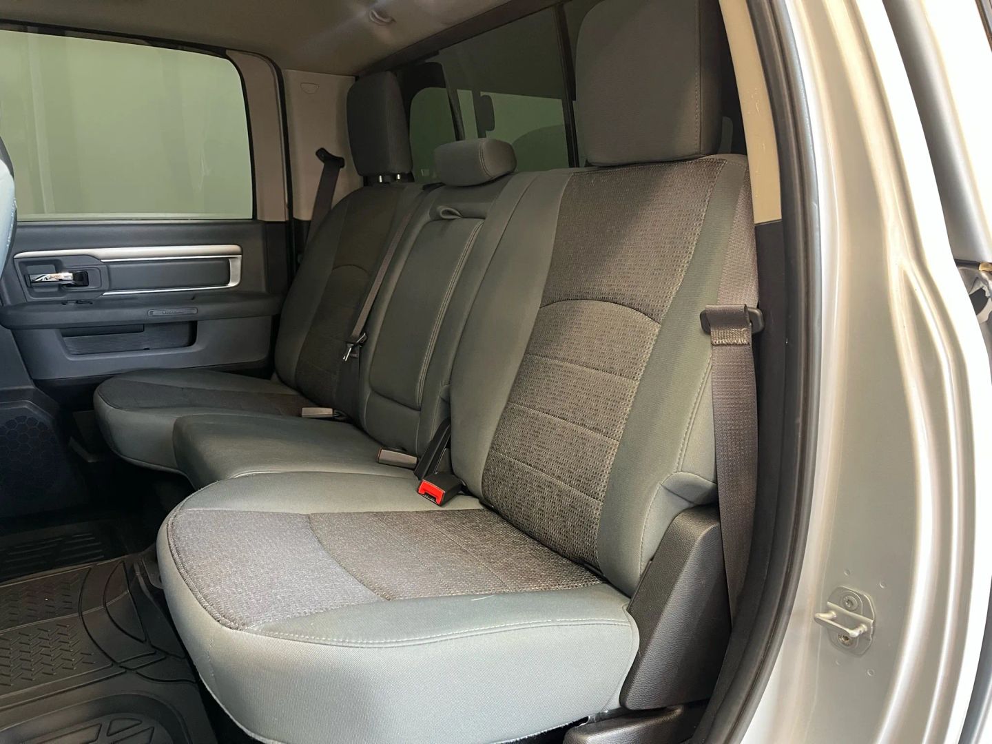 2015 Ram 1500 SLT Plus photo 10