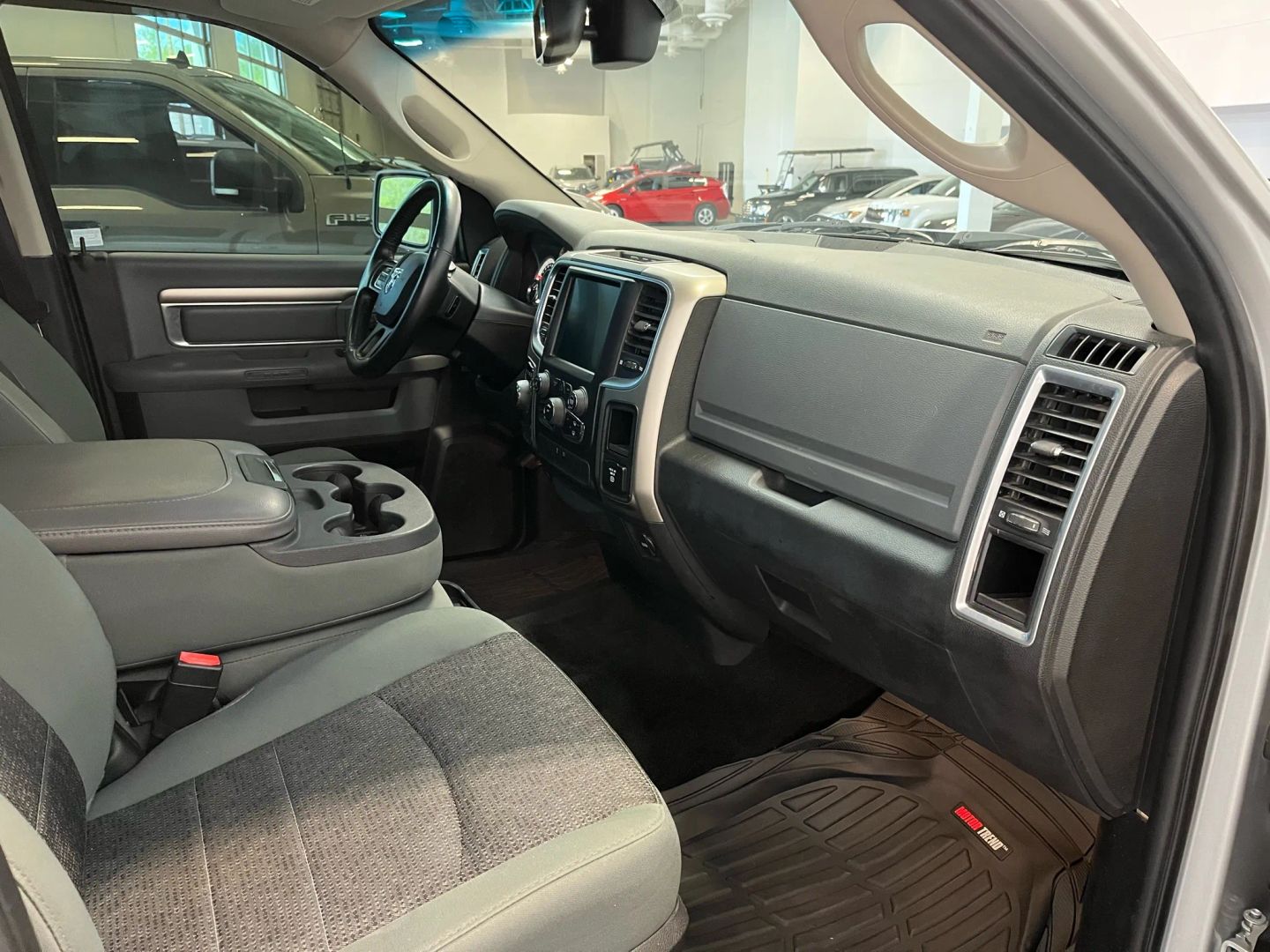2015 Ram 1500 SLT Plus photo 12
