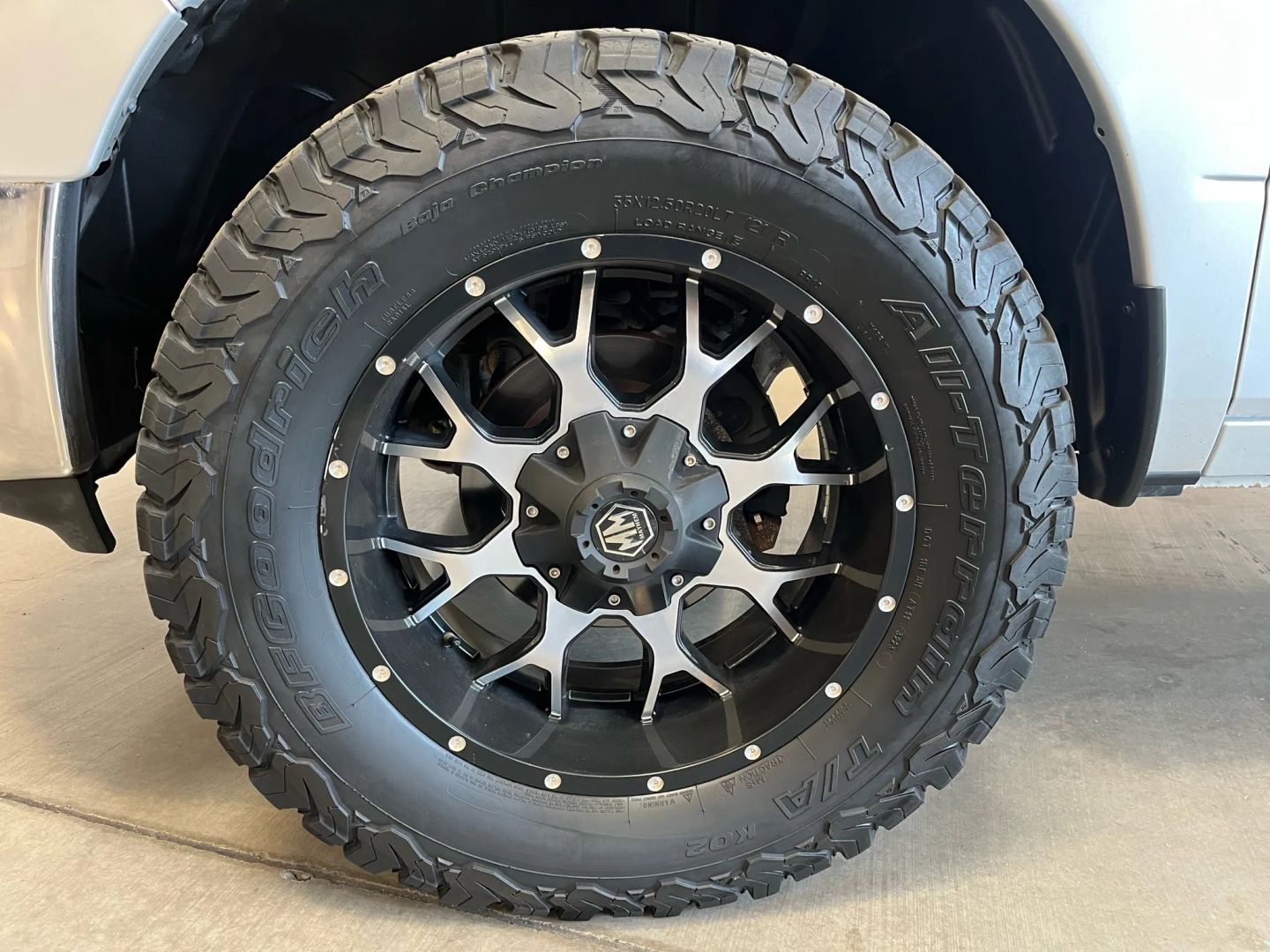 2015 Ram 1500 SLT Plus photo 22