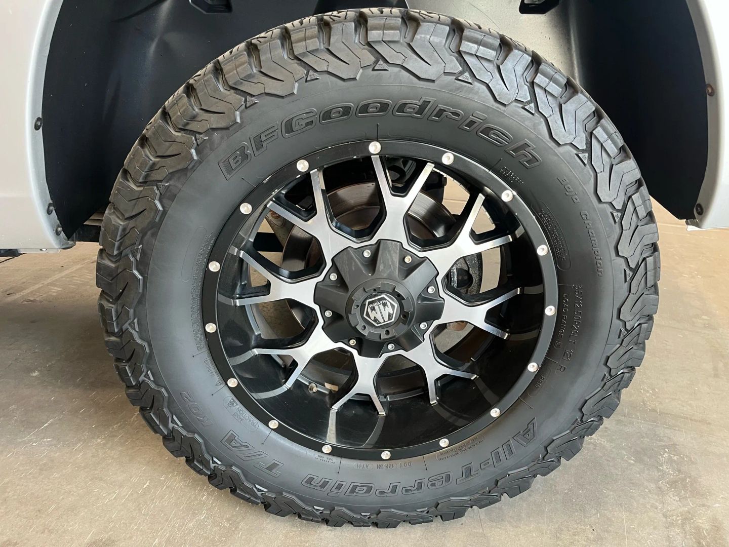 2015 Ram 1500 SLT Plus photo 23