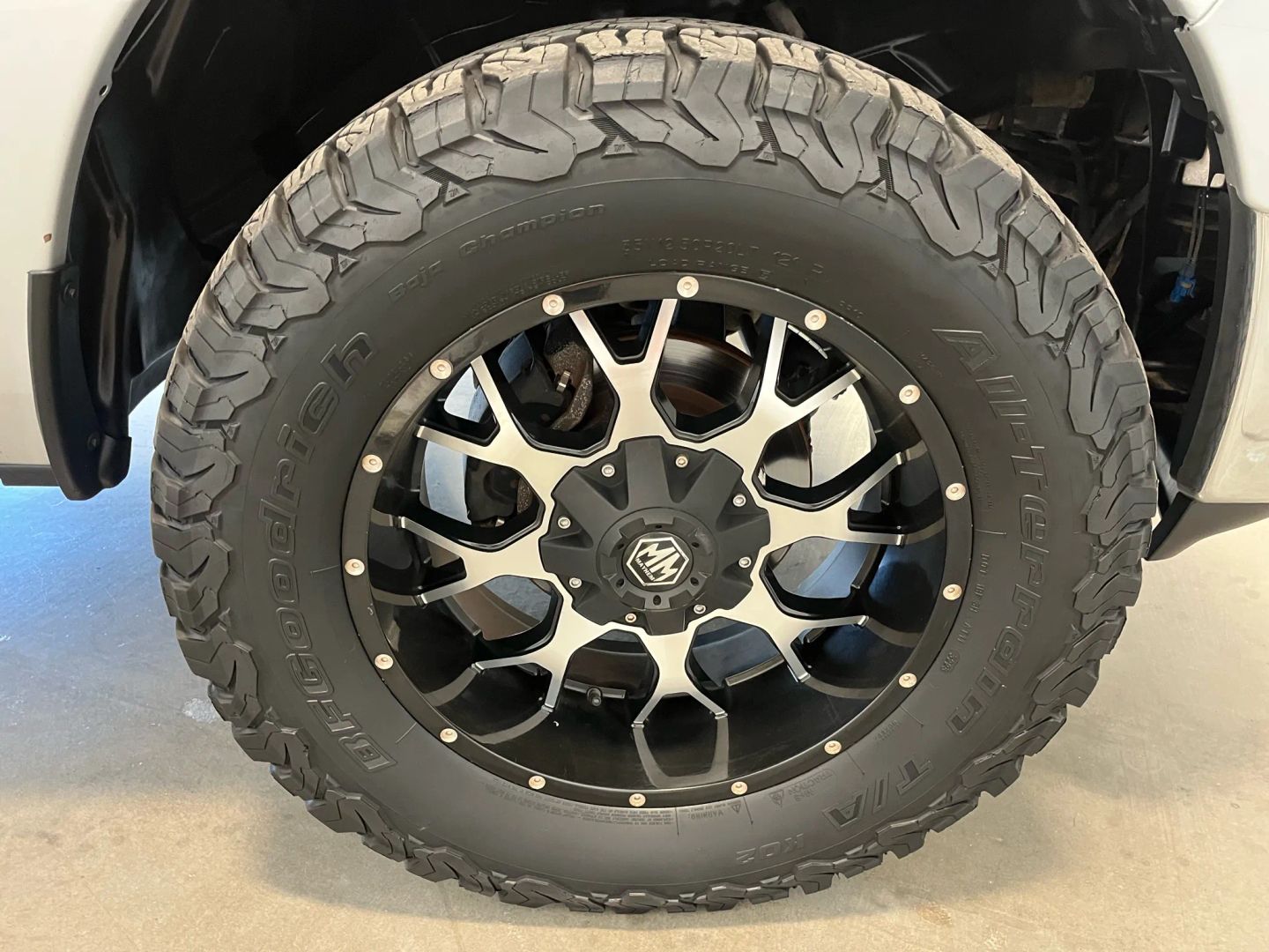 2015 Ram 1500 SLT Plus photo 25