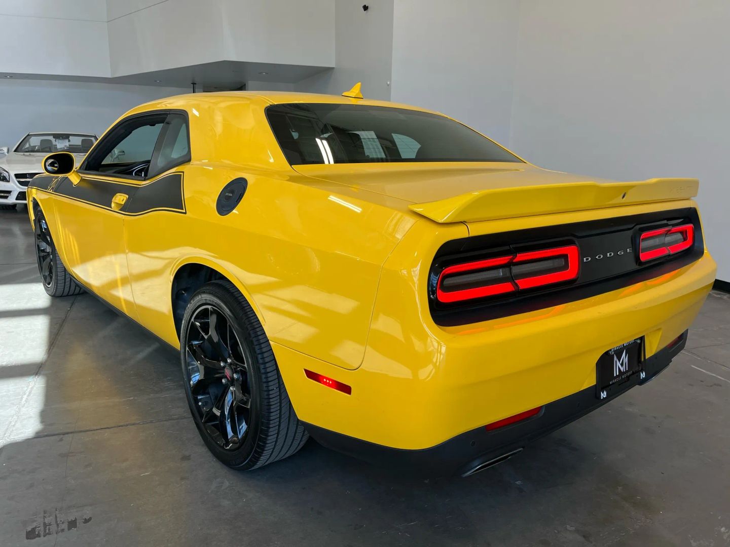 2017 Dodge Challenger SXT Plus photo 3