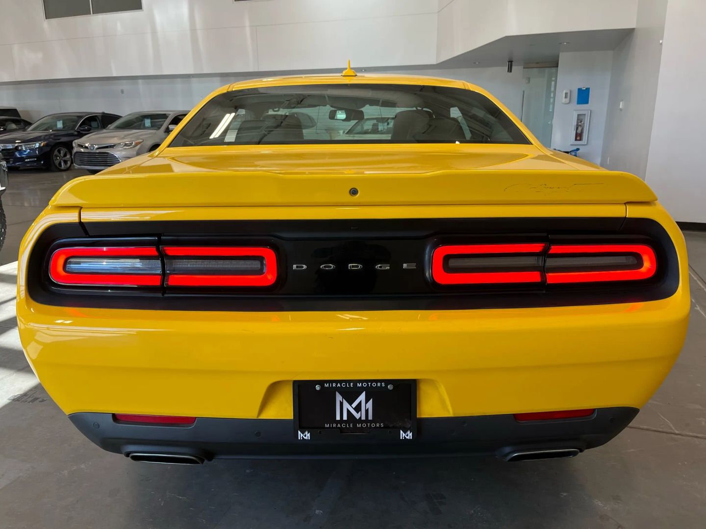 2017 Dodge Challenger SXT Plus photo 4