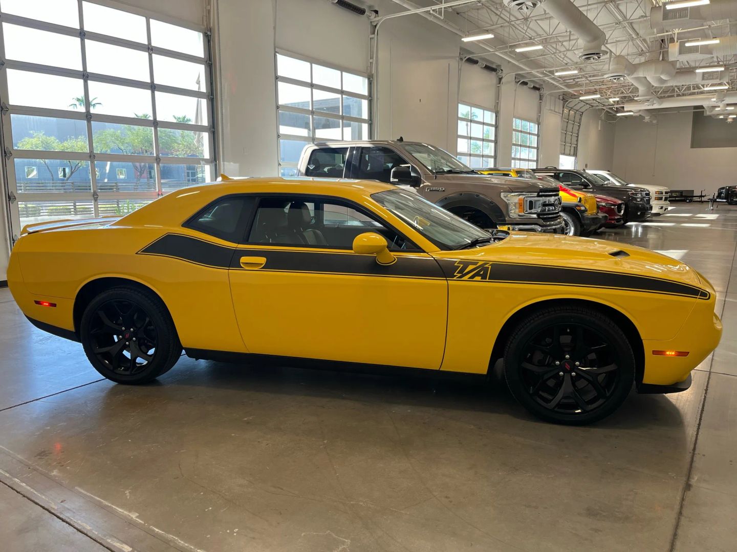2017 Dodge Challenger SXT Plus photo 6