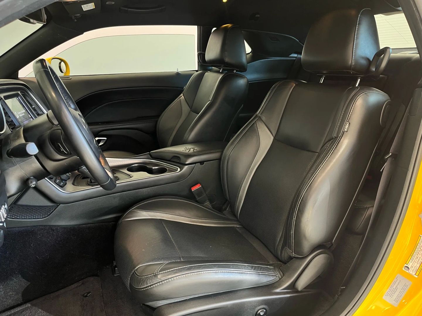 2017 Dodge Challenger SXT Plus photo 9