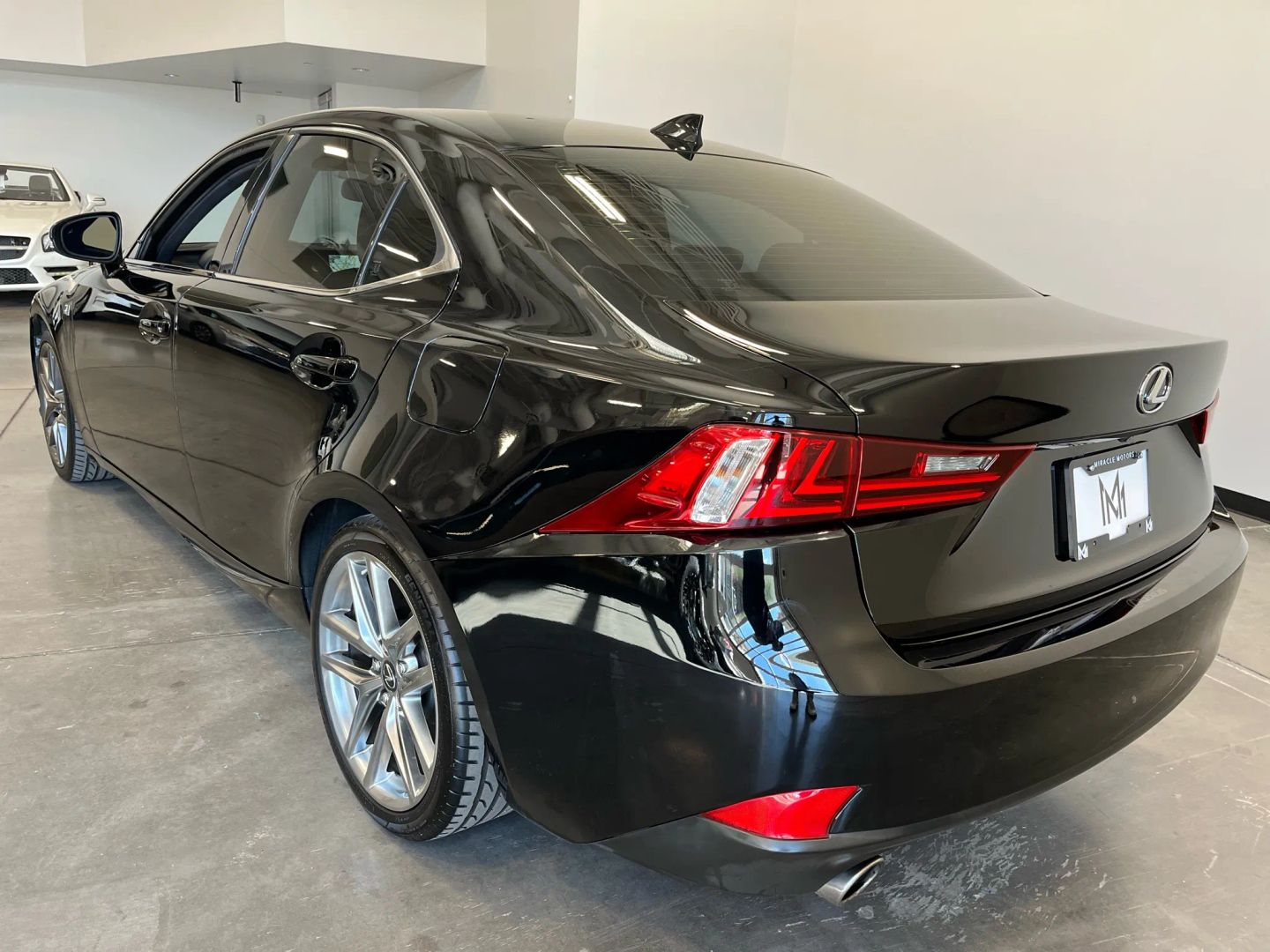 2016 Lexus IS 200t F SPORT photo 3