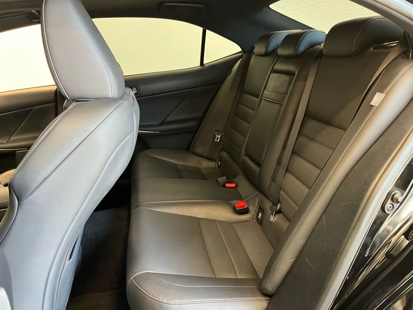2016 Lexus IS 200t F SPORT photo 10