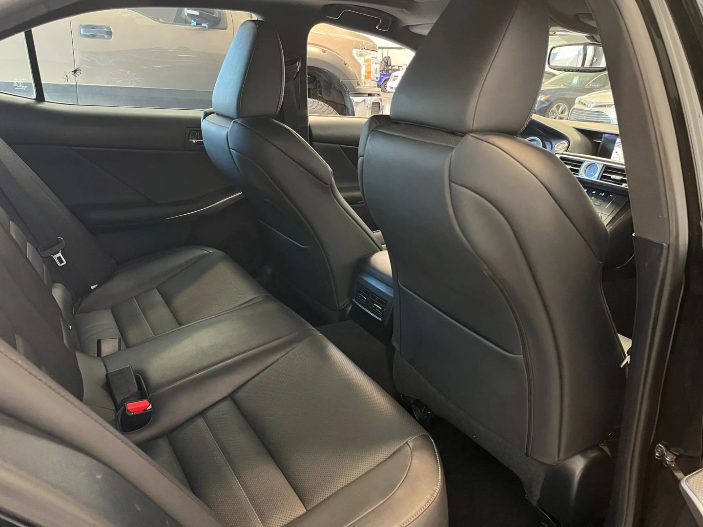 2016 Lexus IS 200t F SPORT photo 11