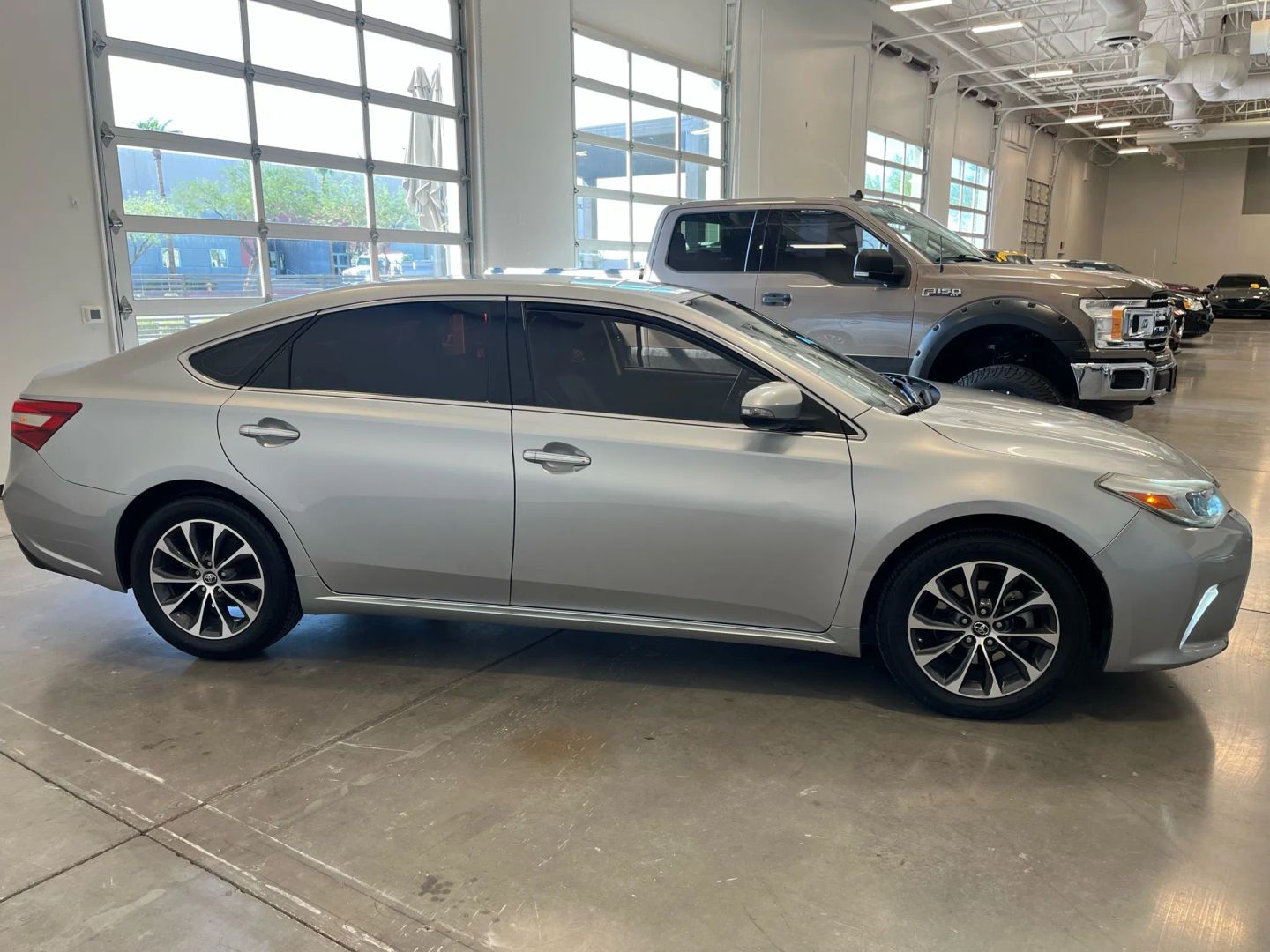 2018 Toyota Avalon XLE photo 6