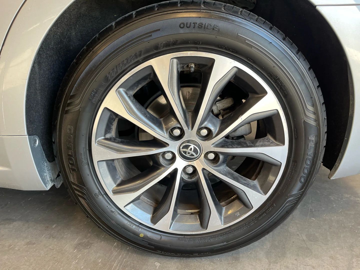 2018 Toyota Avalon XLE photo 23
