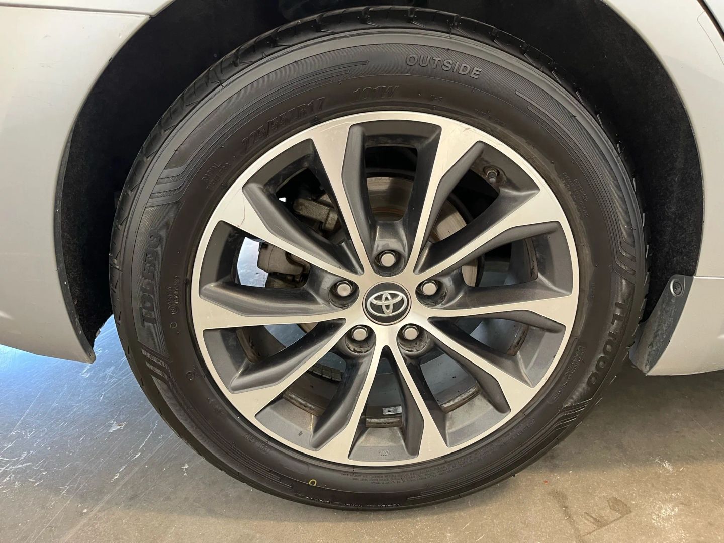 2018 Toyota Avalon XLE photo 24