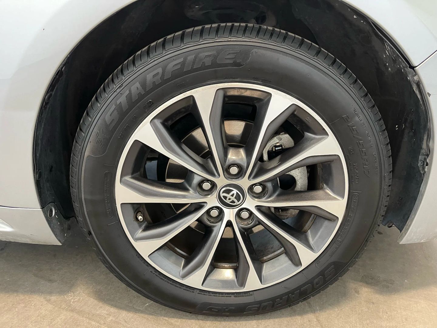 2018 Toyota Avalon XLE photo 25