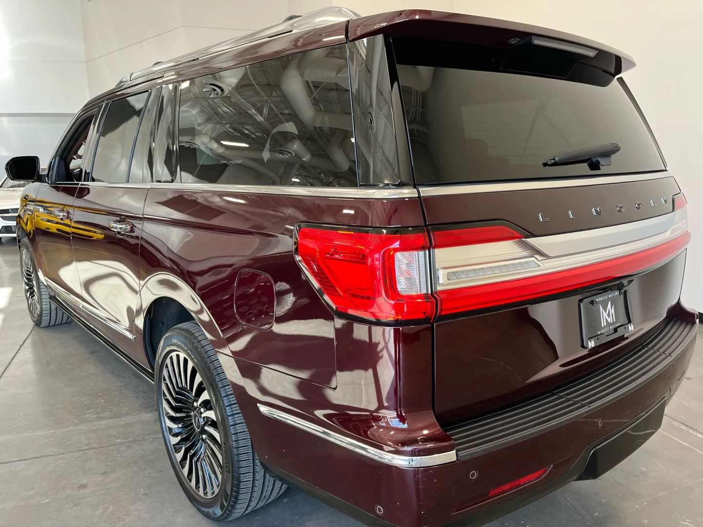 2018 Lincoln Navigator Black Label photo 2