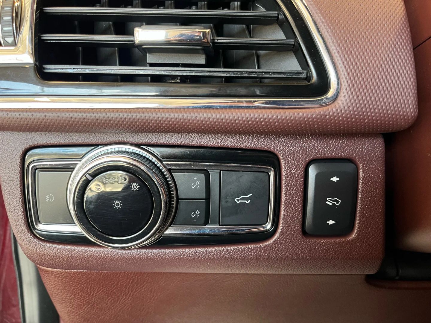 2018 Lincoln Navigator Black Label photo 28