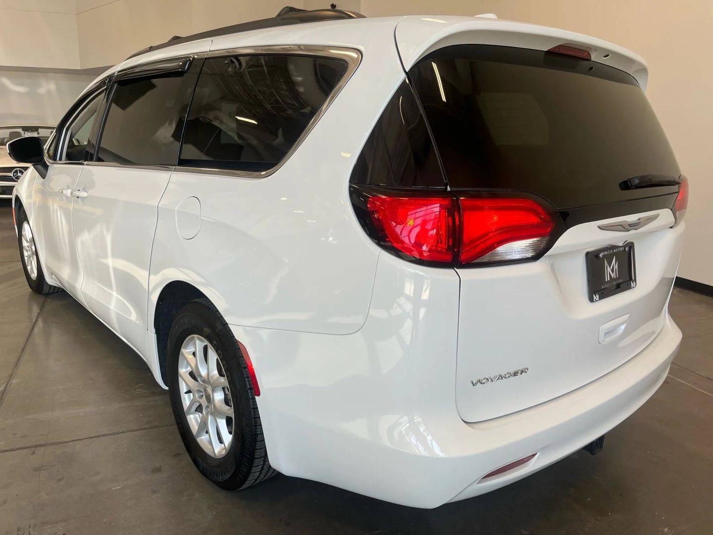 2020 Chrysler Voyager LXi photo 3