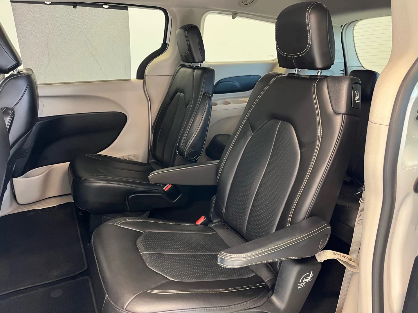 2020 Chrysler Voyager LXi photo 10