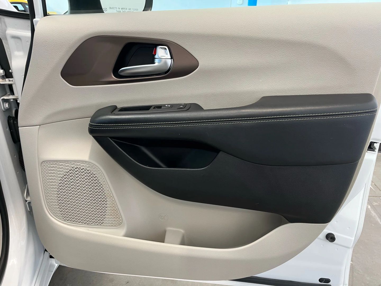 2020 Chrysler Voyager LXi photo 15
