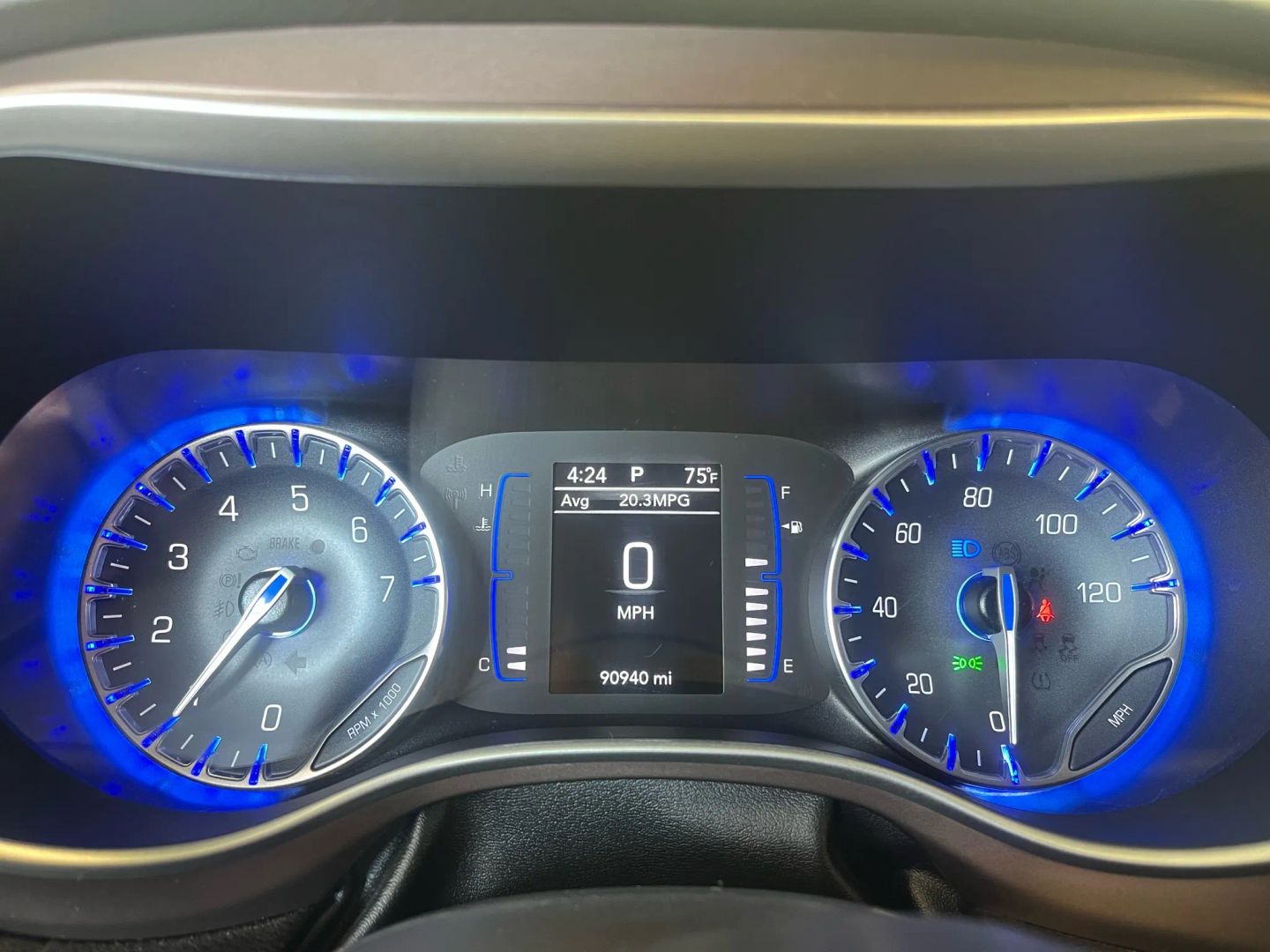 2020 Chrysler Voyager LXi photo 16