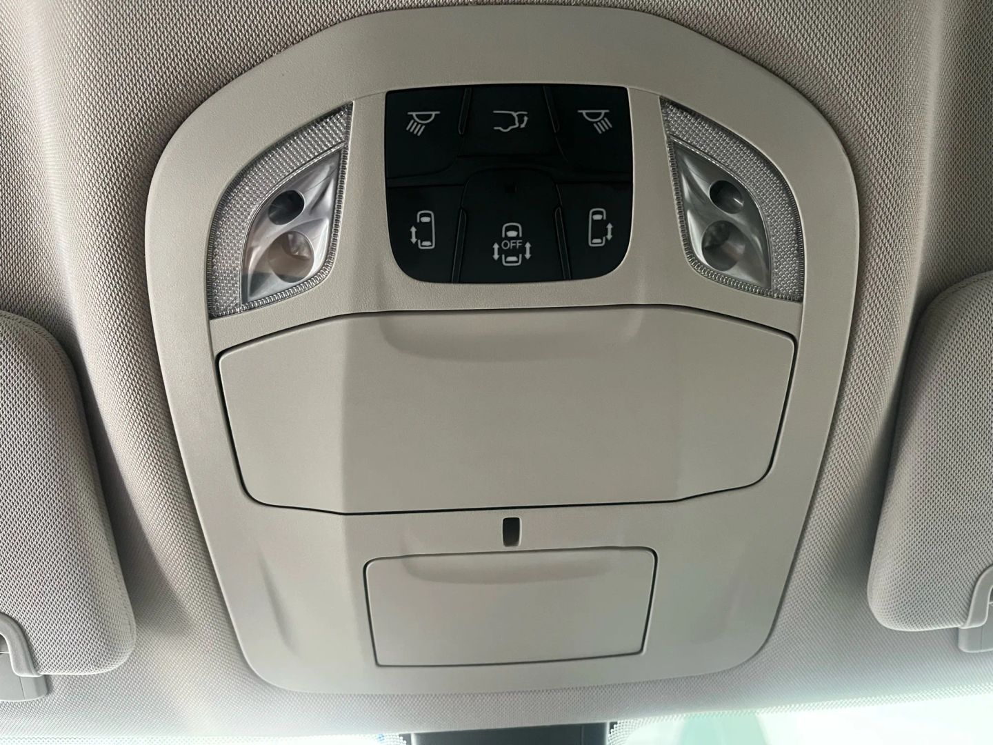 2020 Chrysler Voyager LXi photo 19