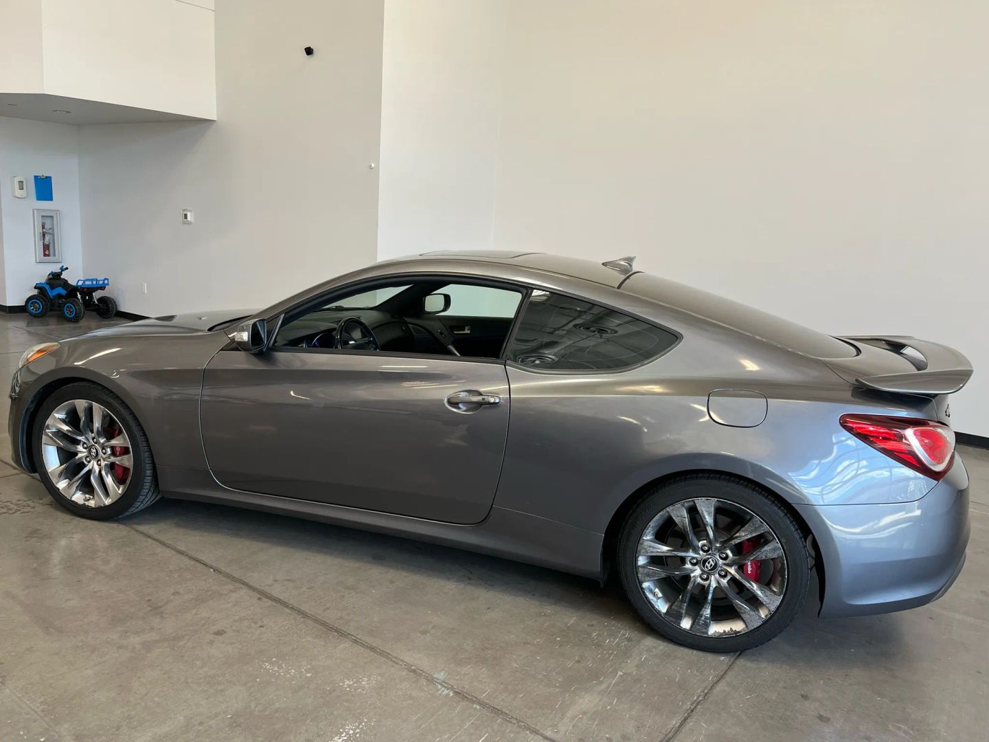 2014 Hyundai Genesis Coupe 3.8 Ultimate photo 2