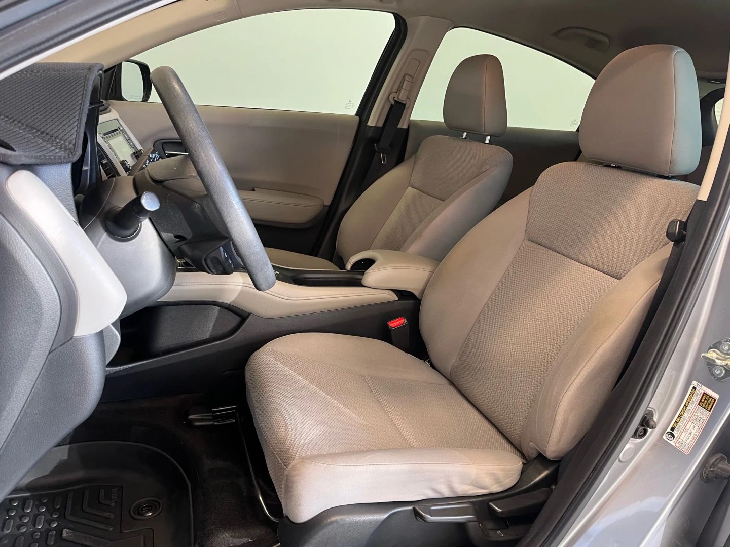 2017 Honda HR-V LX photo 9