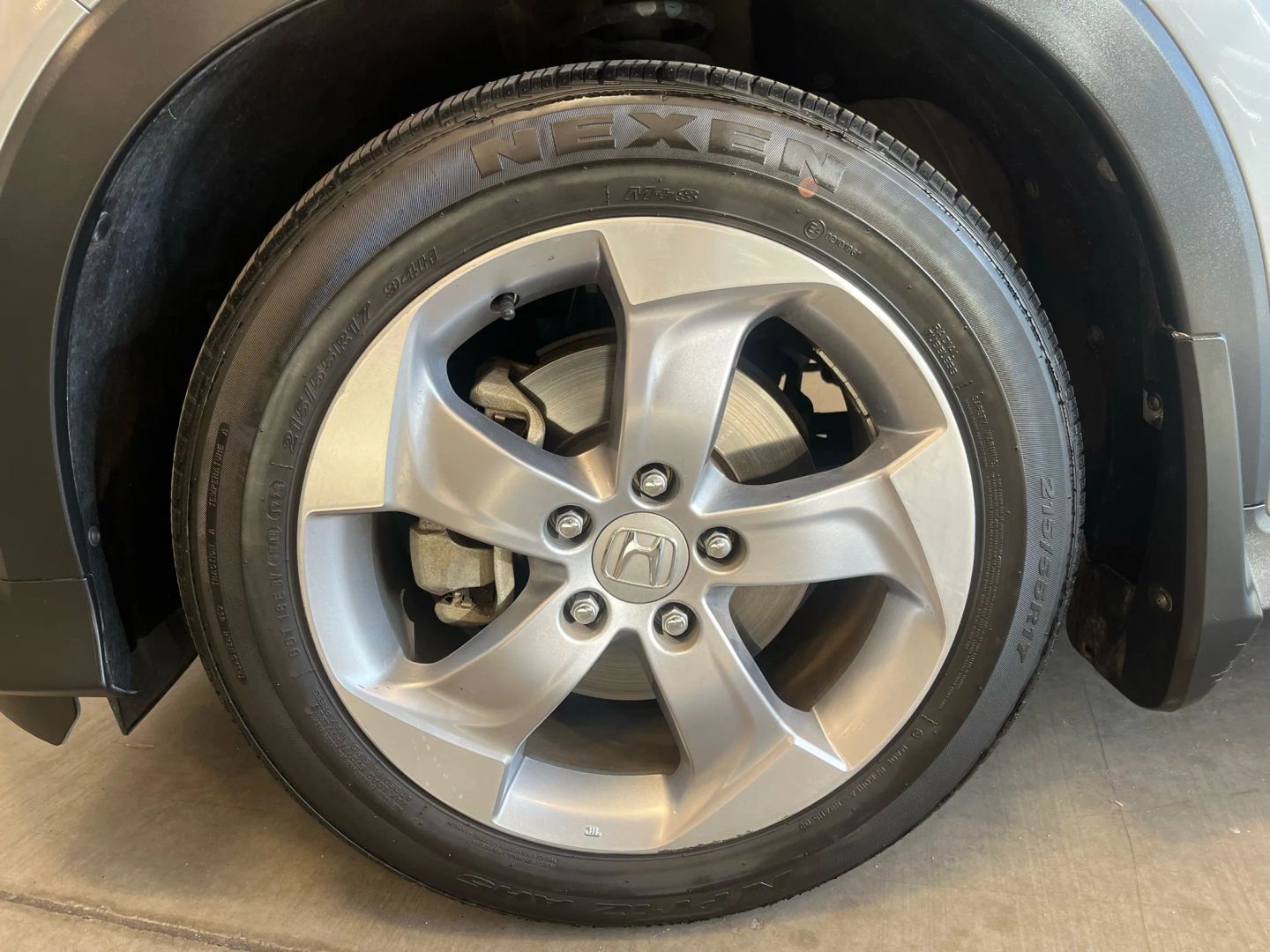 2017 Honda HR-V LX photo 21