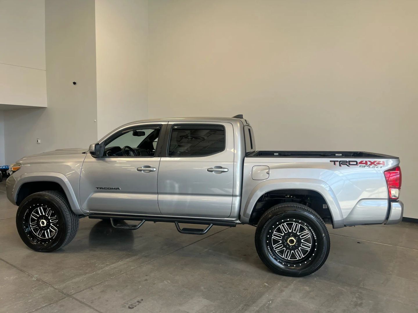 2017 Toyota Tacoma SR5 Sport TRD Pro photo 2