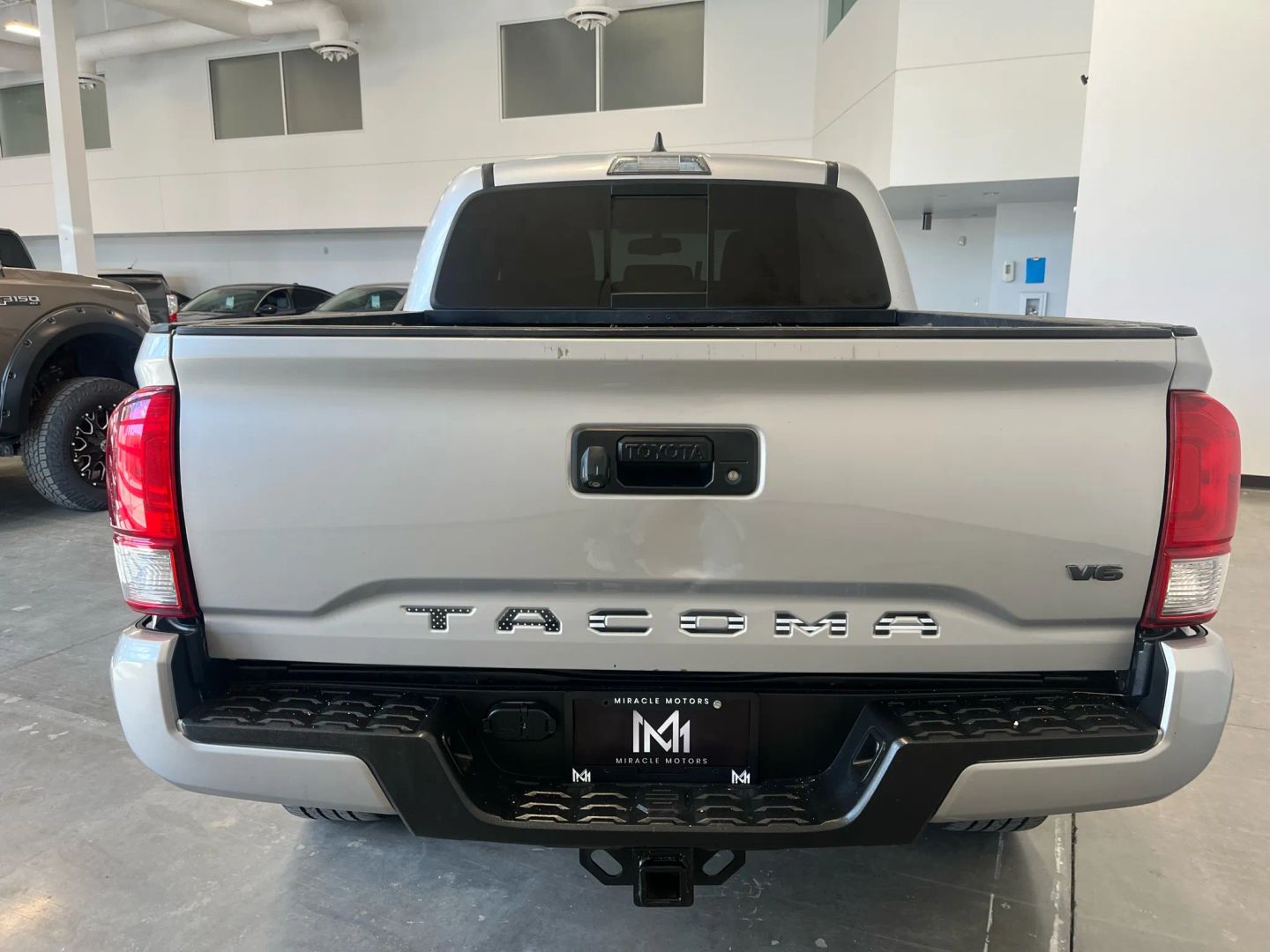 2017 Toyota Tacoma SR5 Sport TRD Pro photo 4