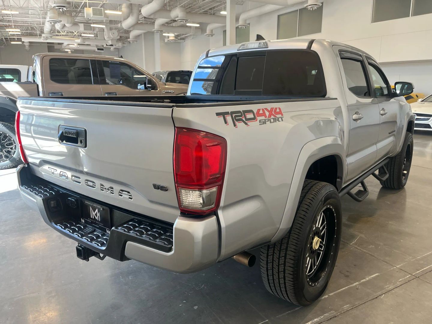 2017 Toyota Tacoma SR5 Sport TRD Pro photo 5
