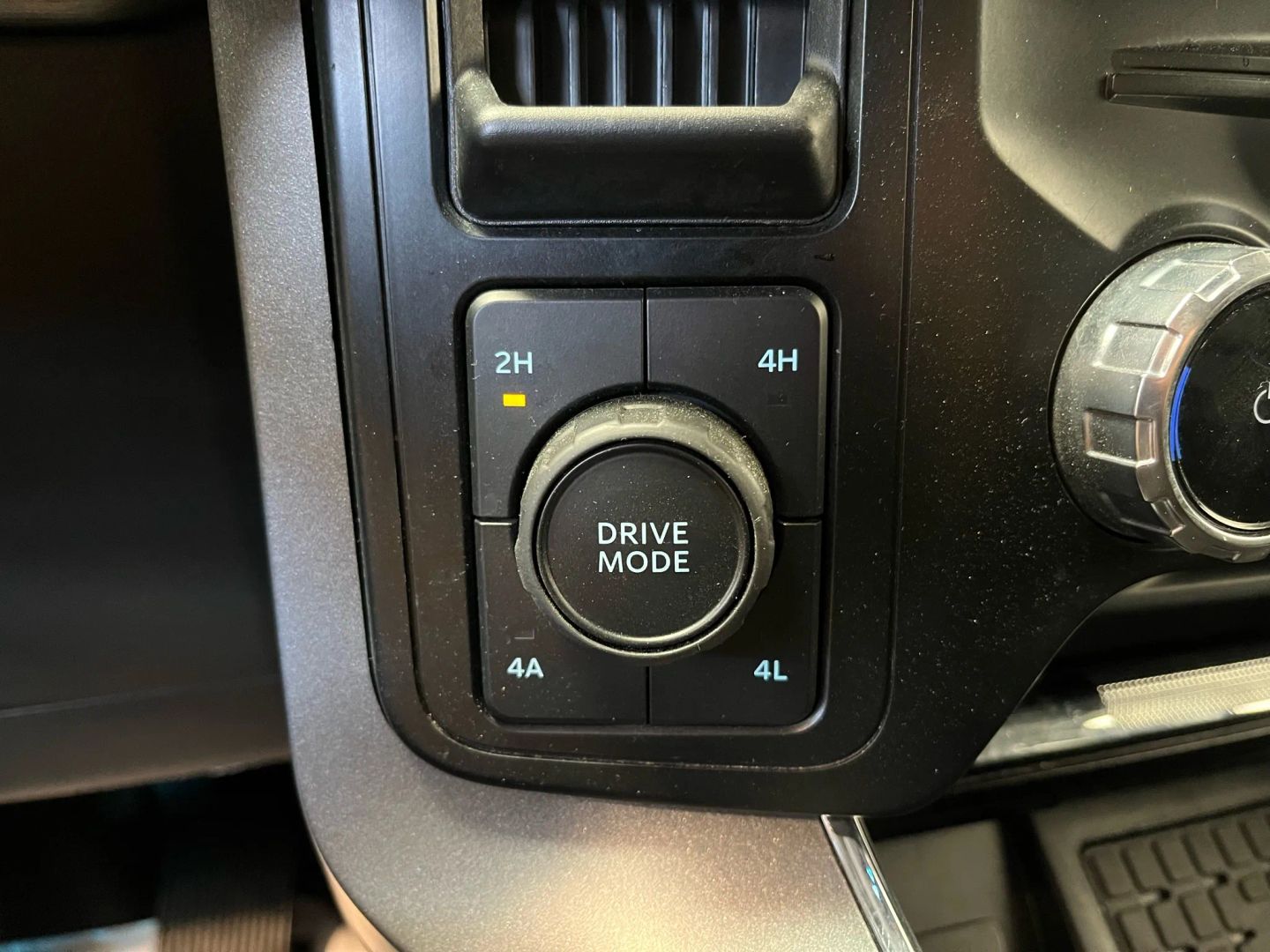 2023 Ford F-150 Lariat photo 19