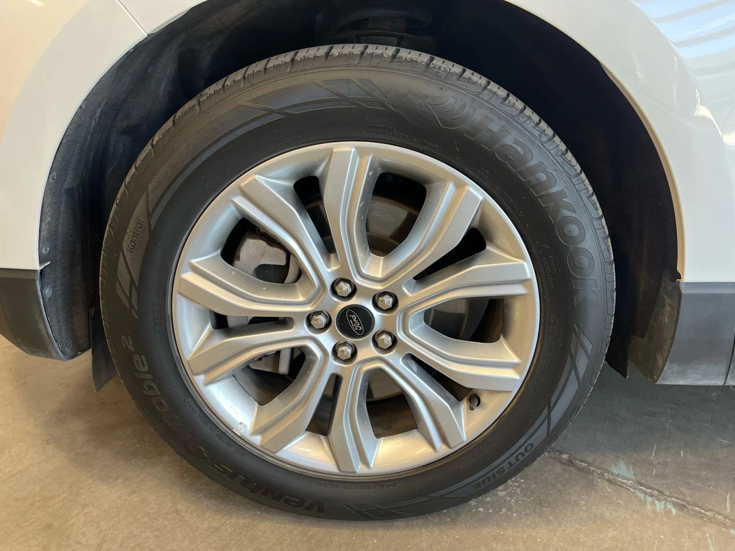 2023 Ford Edge Titanium photo 23