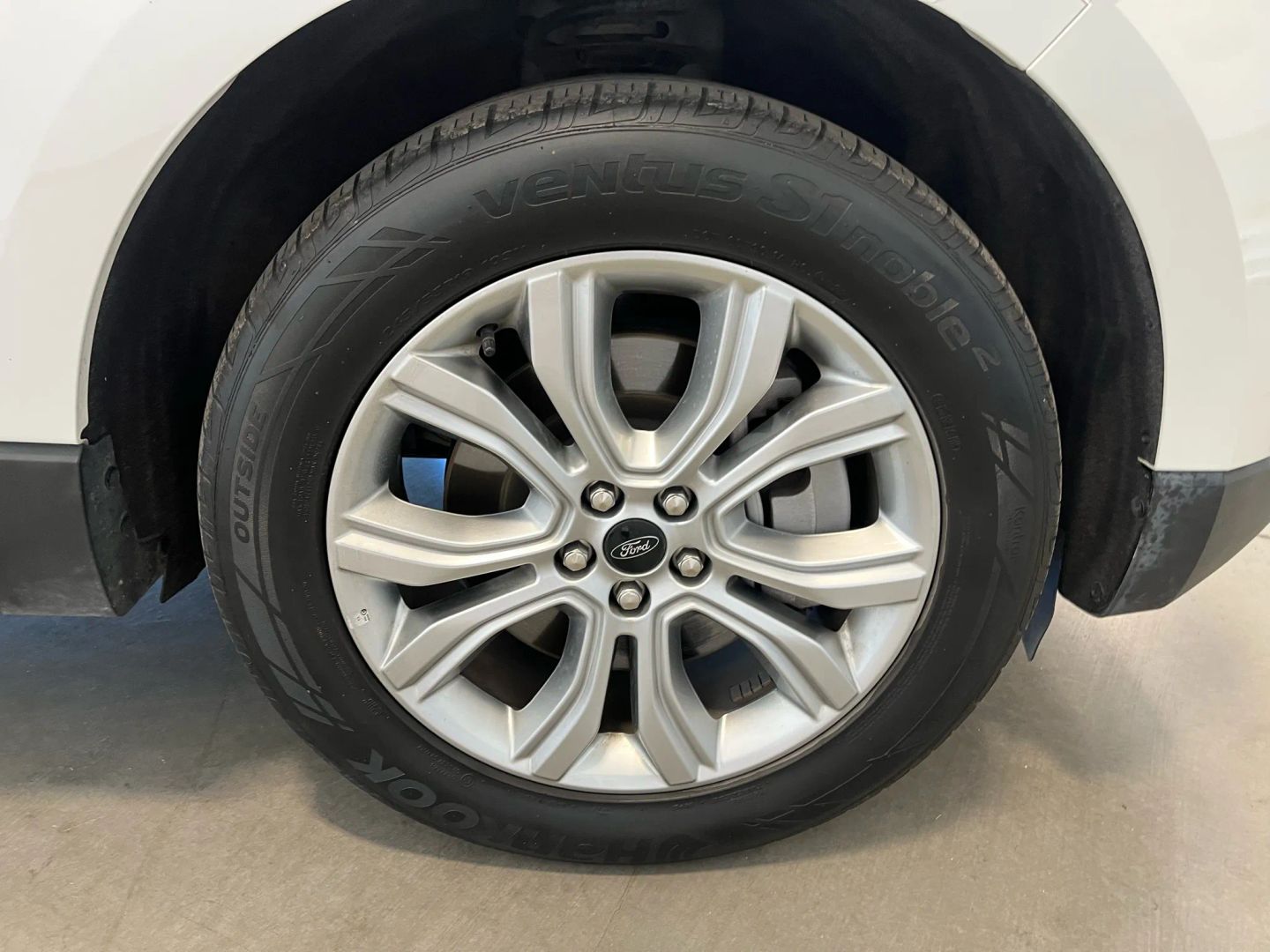 2023 Ford Edge Titanium photo 26