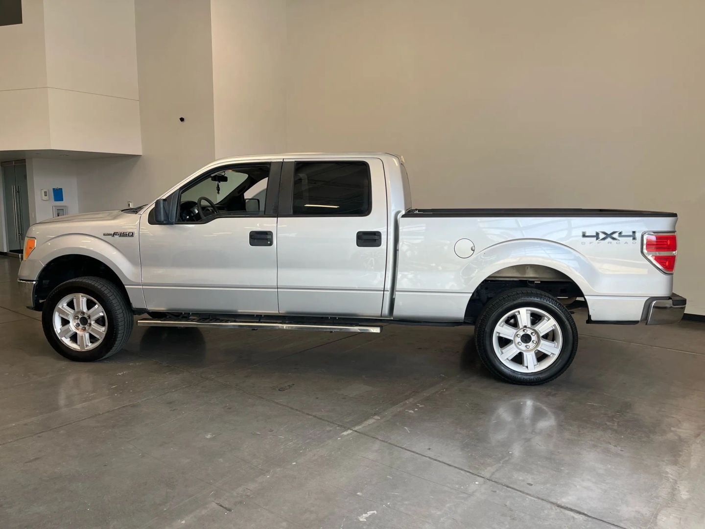 2010 Ford F-150 XL photo 2