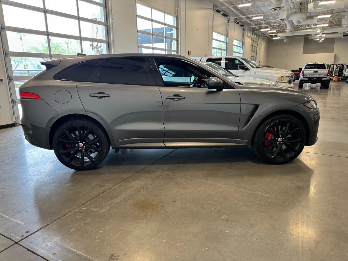 2019 Jaguar F-PACE SVR photo 7