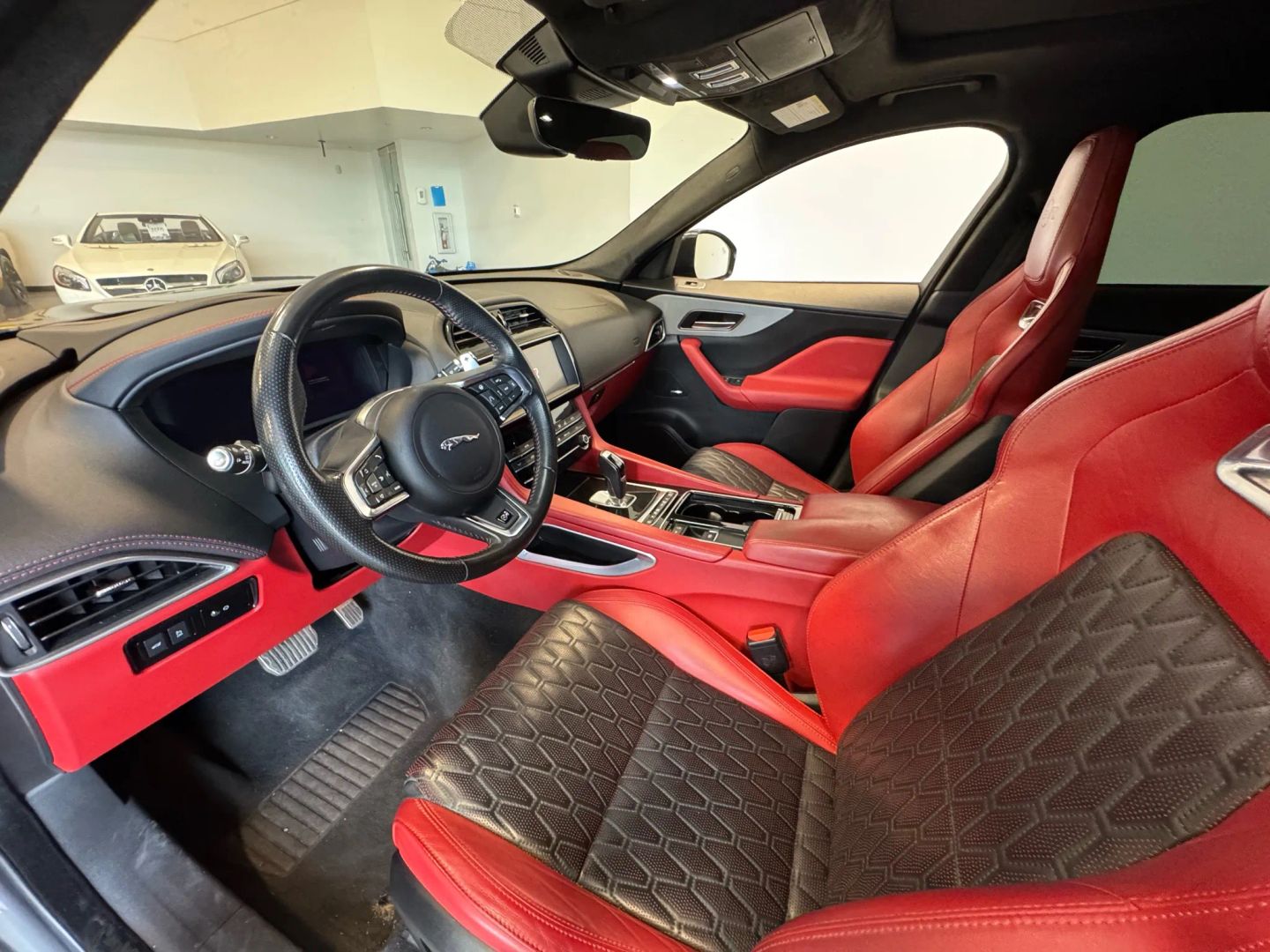 2019 Jaguar F-PACE SVR photo 11