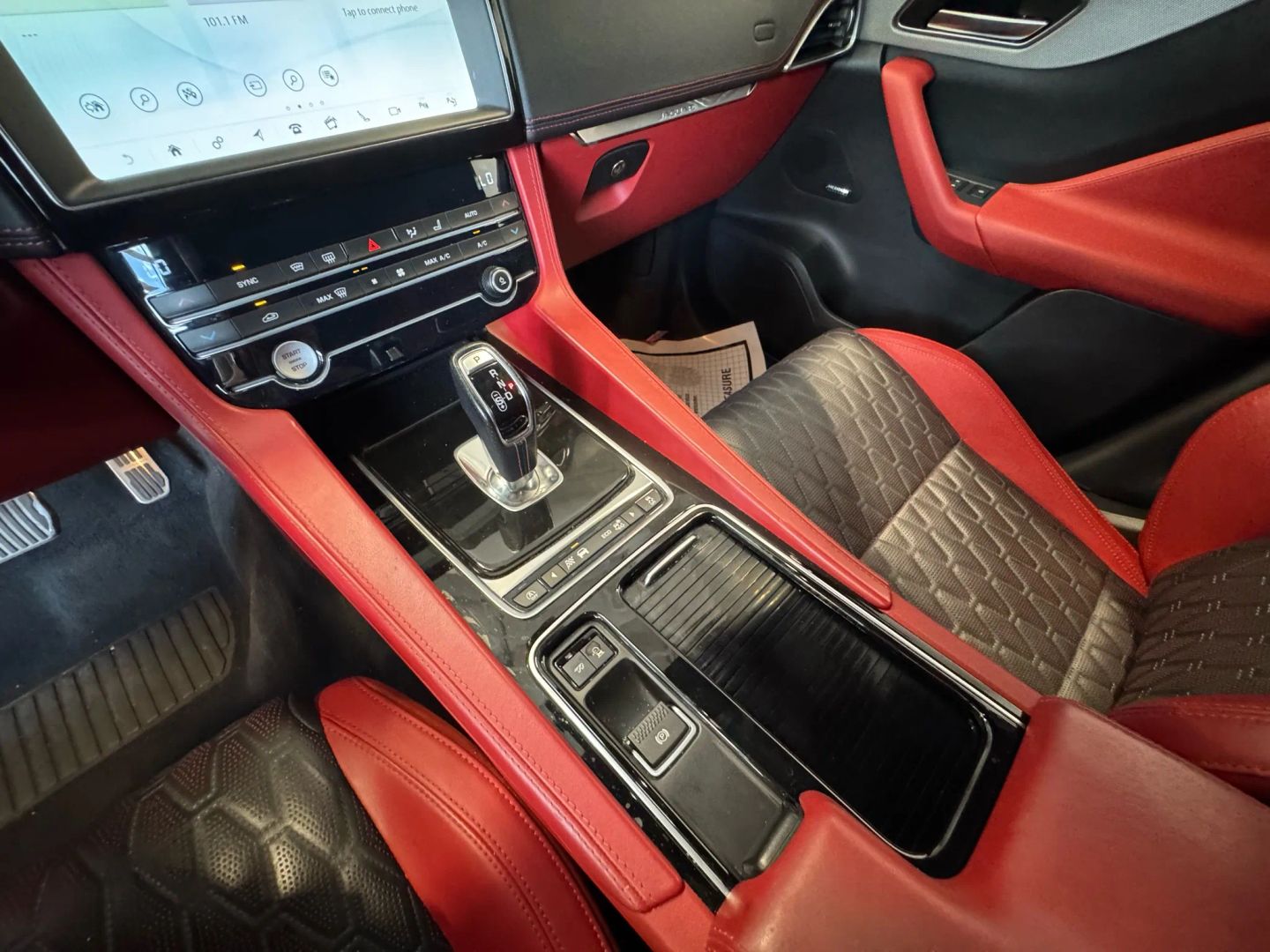 2019 Jaguar F-PACE SVR photo 14