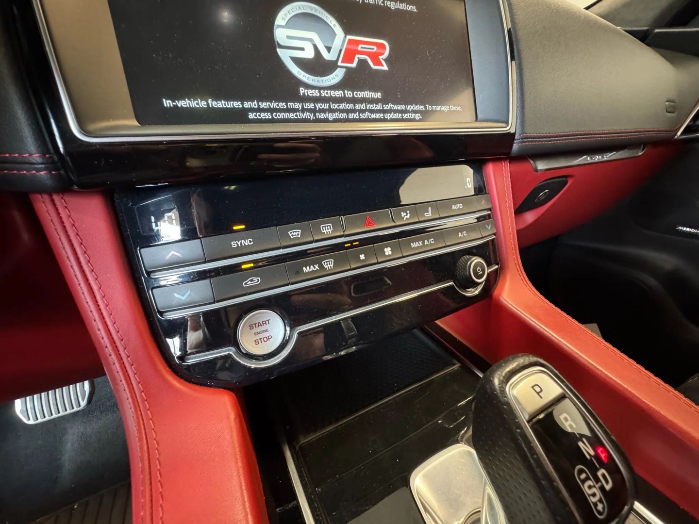 2019 Jaguar F-PACE SVR photo 17
