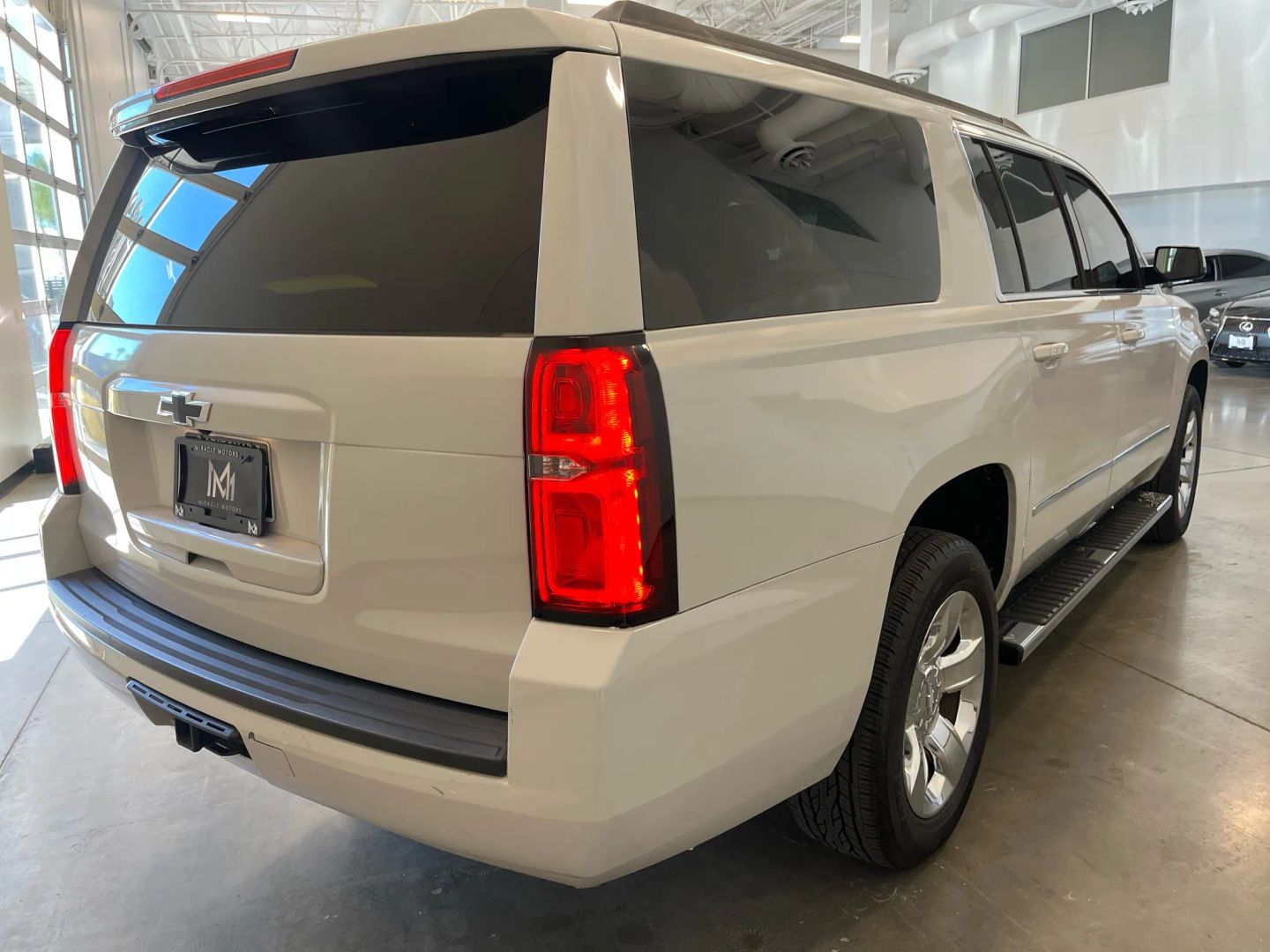 2019 Chevrolet Suburban LT photo 4