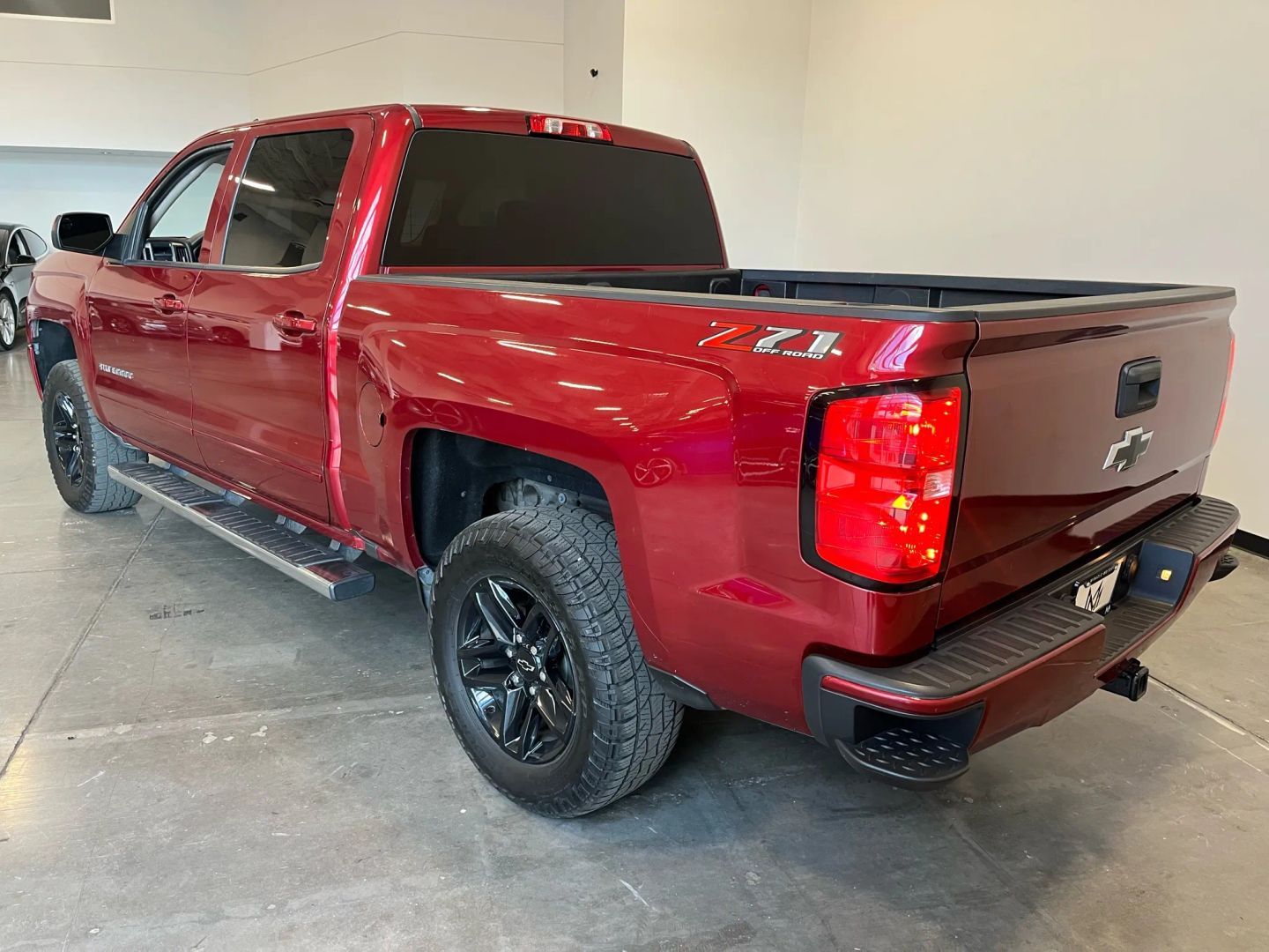 2018 Chevrolet Silverado 1500 LT photo 2