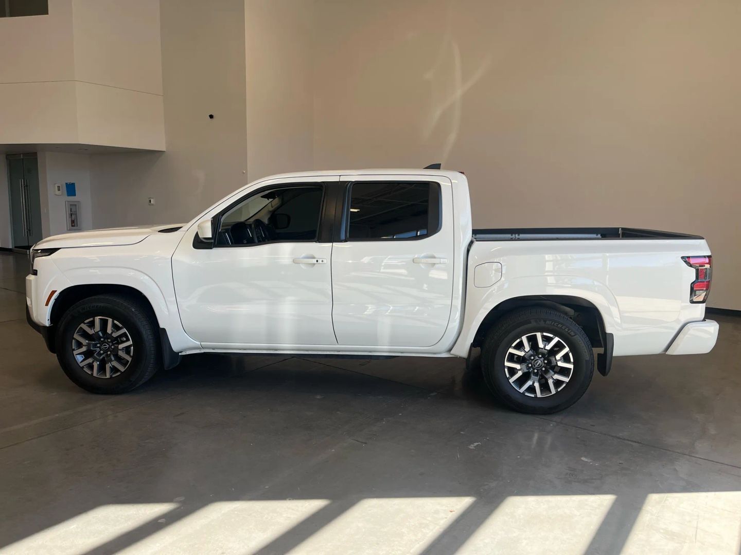 2023 Nissan Frontier SV photo 2