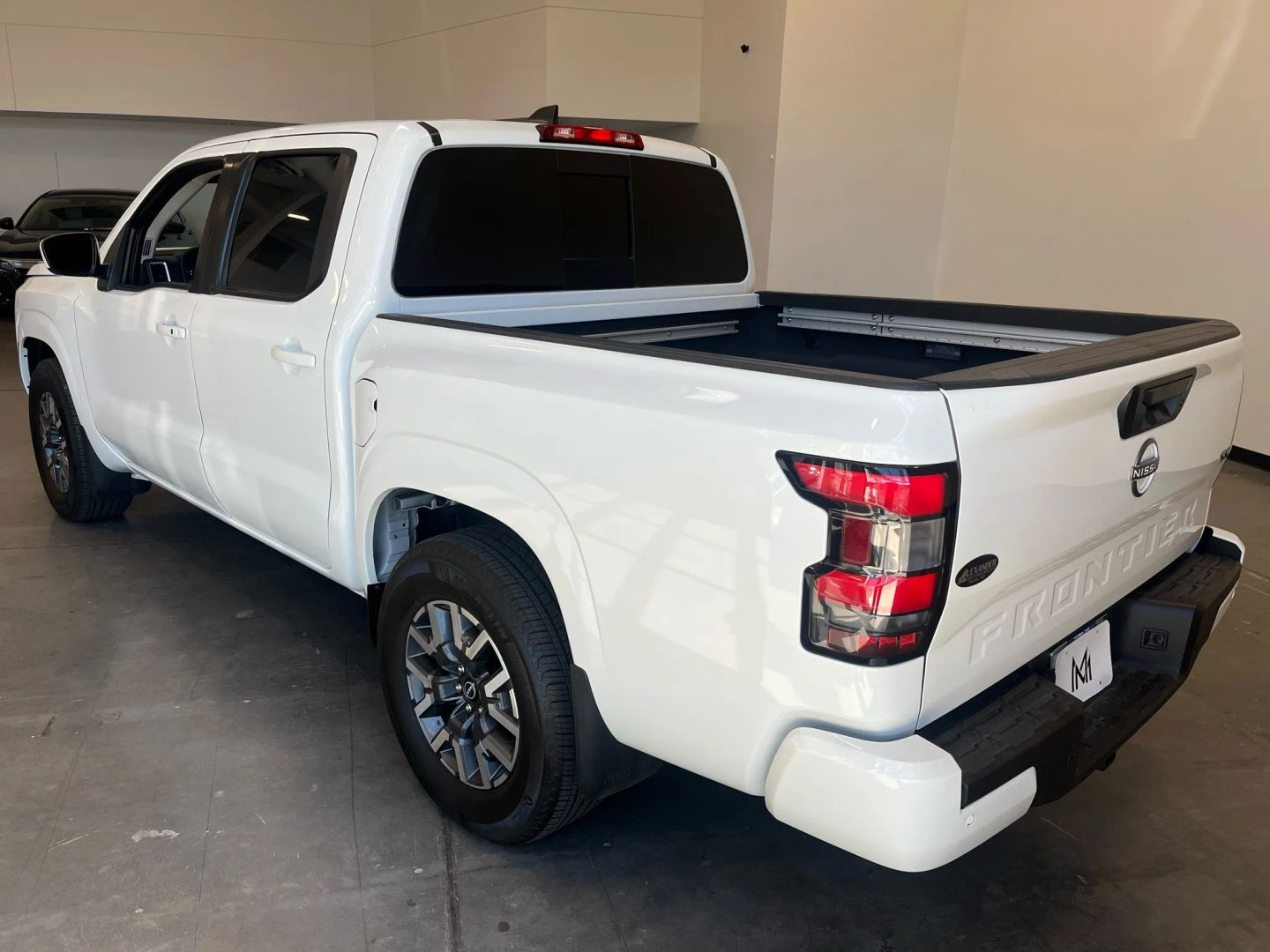 2023 Nissan Frontier SV photo 3